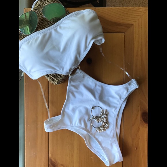 forever 21 Other - 🌺Forever 21 white cut out swimsuit 🏝🌸👙